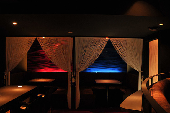 半個室席(赤と青の席)