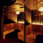 半個室のソファー席