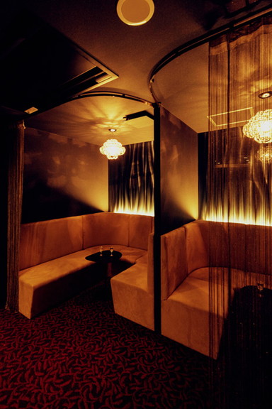 半個室のソファー席