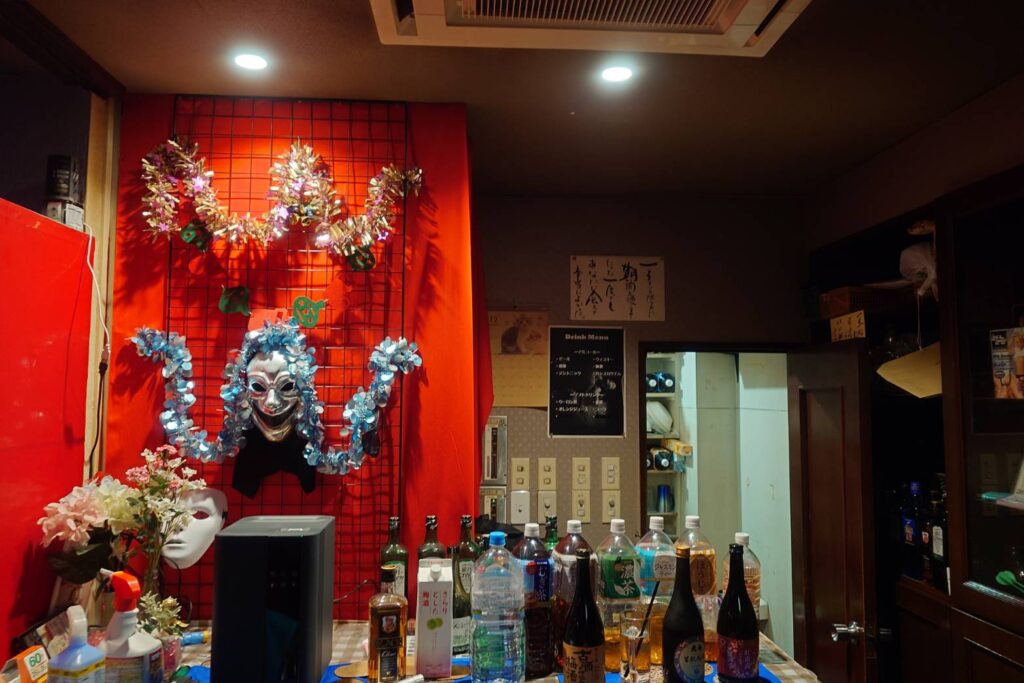 青い鳥 店内(カウンター付近)