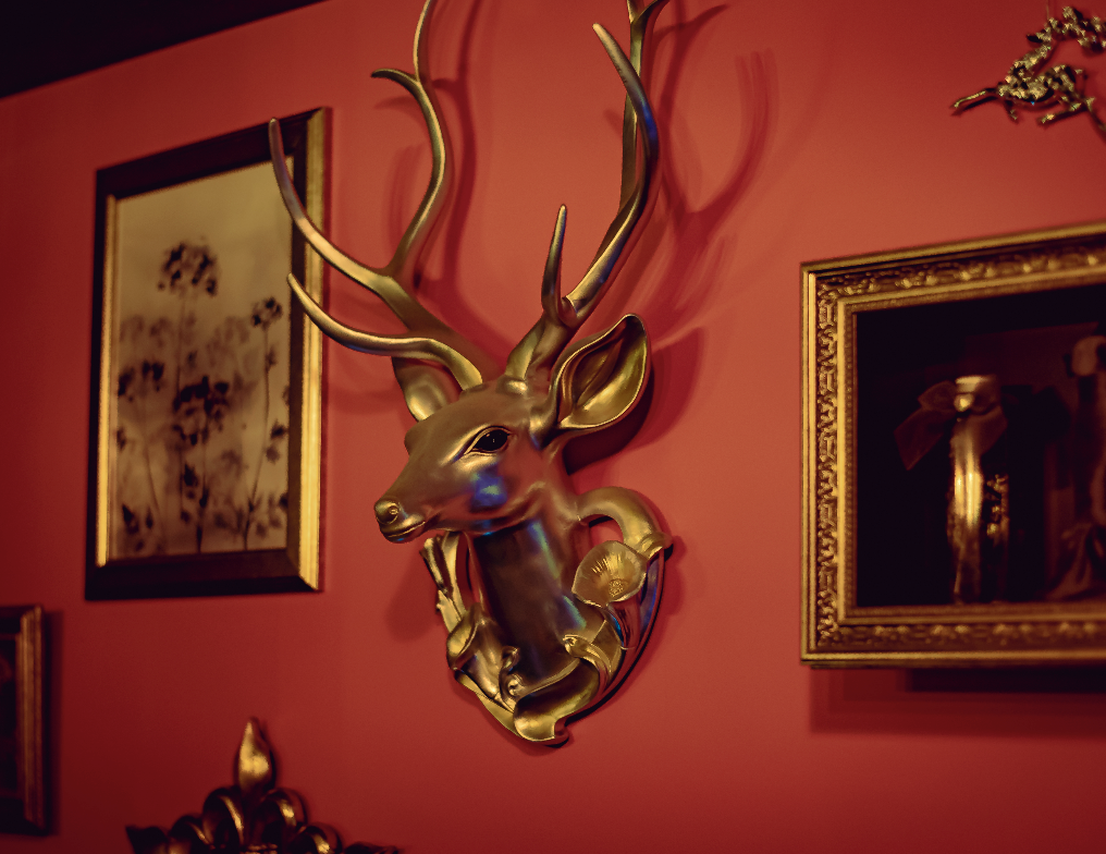 SECRET（シークレット）カウンター頭上の鹿