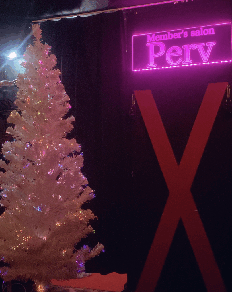 perv（パフ）X字架