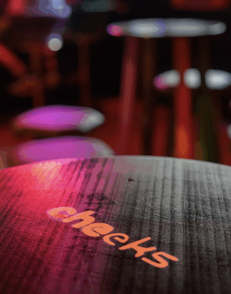 cheeksNagoya（チークス名古屋）机