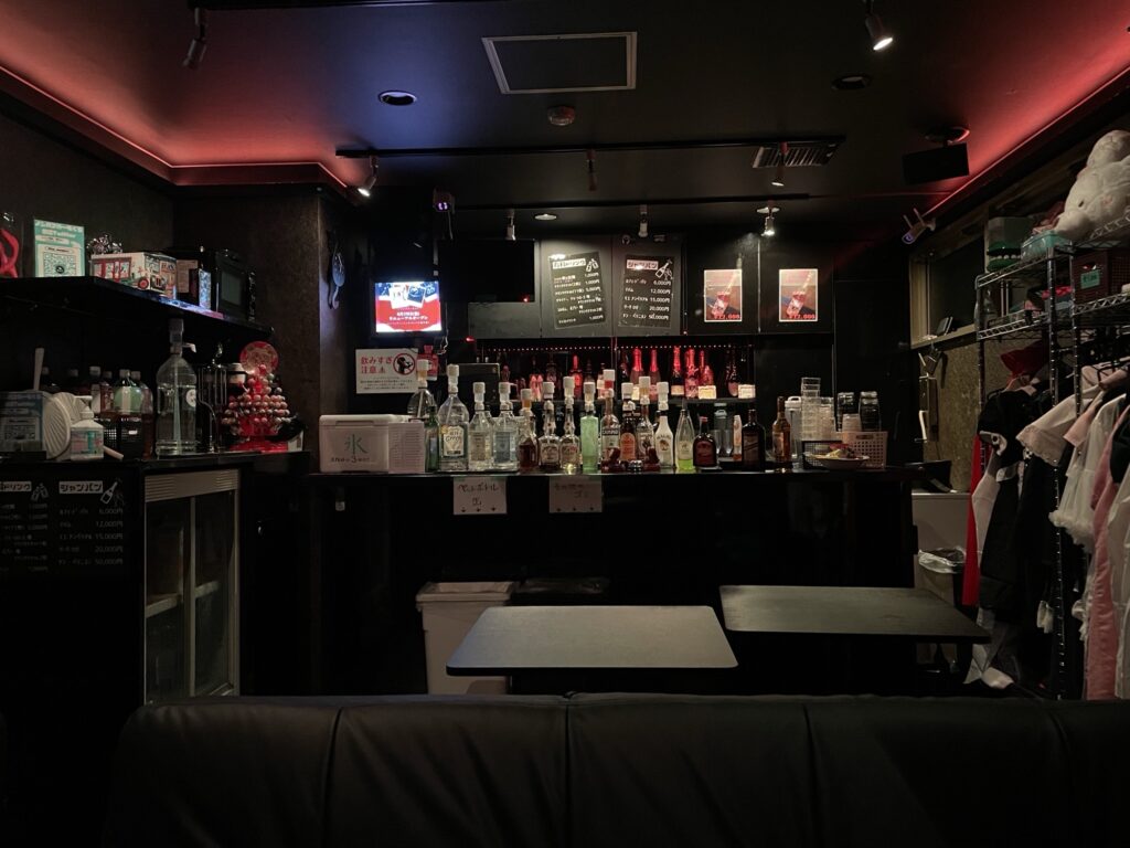ノンハプバーもぐら錦糸町　カウンター付近全体
